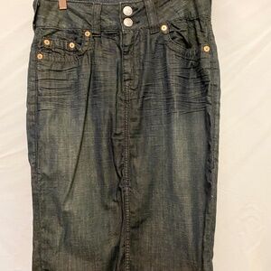 True Religion casual longer denim jeans skirt w buttons and front slit size 30